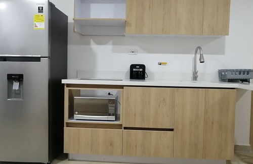 La America Apartment | ☆ 2 BALCONIES + 1Patio ☆ 3bed+2sofabed Sta Monica❤ 20min LAURELES
