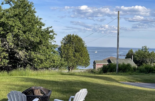 Steuben House | 2 bd, 1.5 bath, king bed, hiking & puffin cruise nearby, fire pit