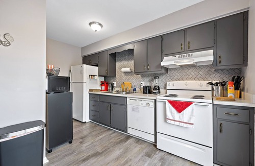 Yorkville House | 2 bd 1.5 bath/WI-FI/Sleeps6/Near waterpk/Yorkville