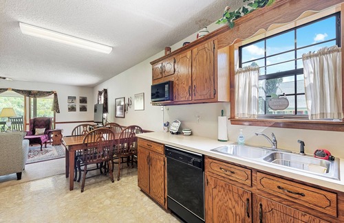 Maggie Valley Cabin | 2 BD 2 BA Cozy, Single LV Cabin, Views, Covered Porch