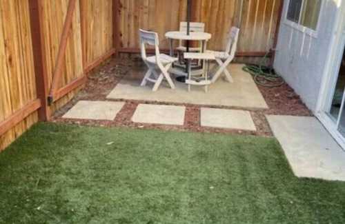 Riverside Apartment | 2 bd hidden gem+private backyard