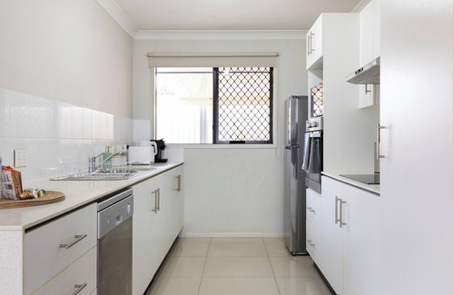 Acacia Ridge Apartment | 2 Bdr Apt! Aircon! Parking! GST Credits! 6AS2