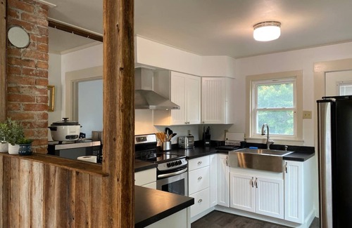 Williamstown Apartment | 2-Bdr Apt In Town, By the Water