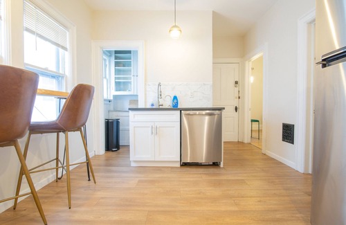 Buffalo Apartment | ♥2 BDR Bright Apartment ♥ Fast WIFI ♥ Quiet Area ♥ Perfect for families!