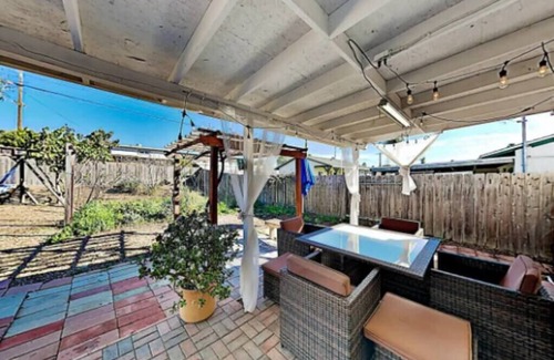 Bay Ho House | 2 Bdr Hidden gem w/backyard + AC