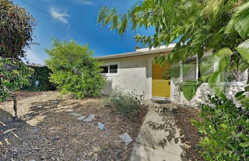 Bay Ho House | 2 Bdr Hidden gem w/backyard + AC