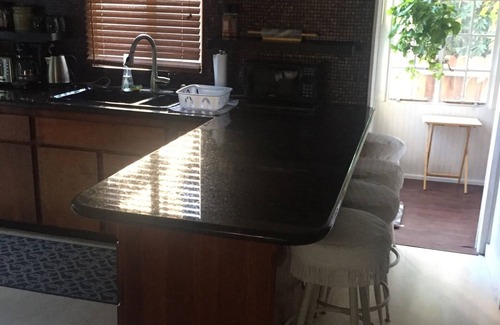 Alamitos Beach Cottage | 2-bdr home, walk to the beach, mins to the Convention Center & Cruise Terminal