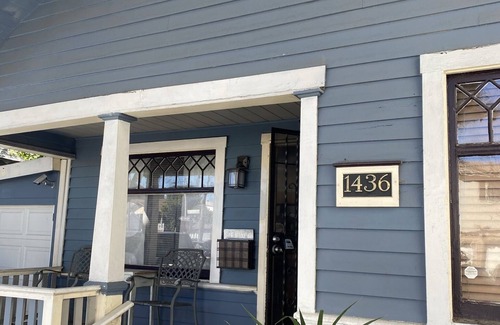 Alamitos Beach Cottage | 2-bdr home, walk to the beach, mins to the Convention Center & Cruise Terminal