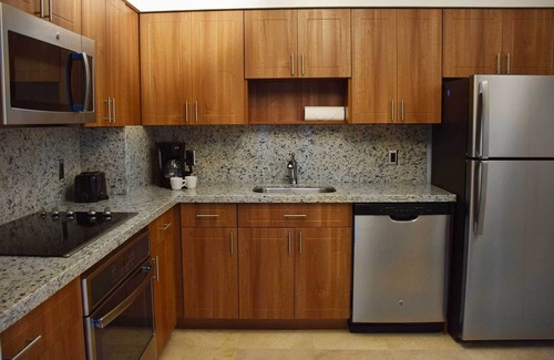 Mid Beach Hotel | 2 BDR Suite w/Balcony, Full kitchen, Pool & Beach Access