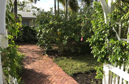 Wilton Manors House | 2 Bdrm/1Bth Waterfront. Wilton Manors. Private Patio, Parking