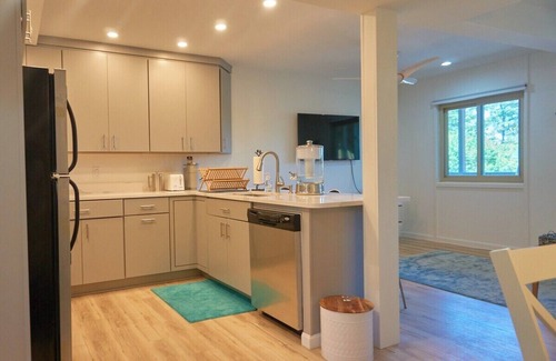 Caine Woods Condo | 2 Bdrm/2 Bath, Sleeps 6, Pool, Balcony, Wi-Fi, TVs
