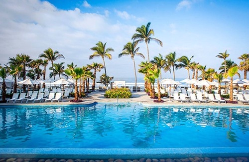 Granjas del Marques Apartment | 2 Bdrm Suite w/Kitchenette on the Beach in Acapulco