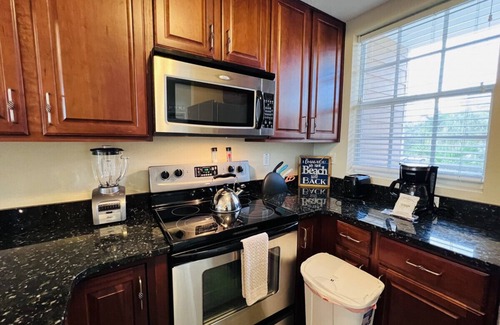 Ruskin Condo | 2 bdrm Waterfront Private Beach Resort! Sleeps 7! Walk to the beach and Restaurants.