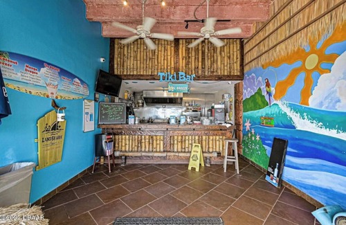 Daytona Beach Condo | 2 beach studios 2 bathrooms 🌊 oceanfront pool & tiki🍹 - Direct Beach 🏖️ Access