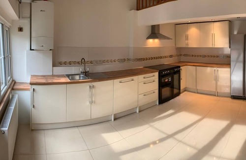 Chillington House | 2 Beautifully converted Barns near to great beaches