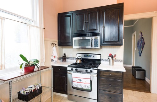 Mission District Apartment | 2 bed 1 bath Mission Flat w/parking & yard