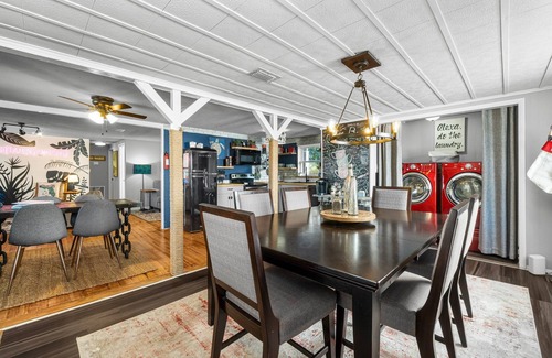 El Centro Beach House | 2 bed 1 bath Flamingo Retreat! Spacious yard!