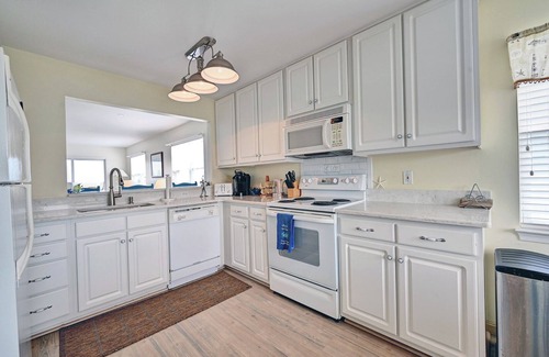 Ocean View Condo | 2 bed/2 bath condo in the Bethany Bay Community! Excellent view! Pets Allowed! 9-Hole Golf! Seasonal Outdoor Pool! Beach Town!