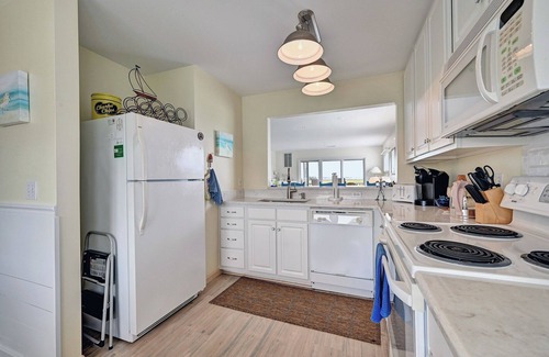 Ocean View Condo | 2 bed/2 bath condo in the Bethany Bay Community! Excellent view! Pets Allowed! 9-Hole Golf! Seasonal Outdoor Pool! Beach Town!