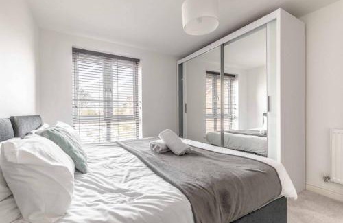 Langley Marish Apartment | 2 BED & 2 BATH COSY APARTMENT SLOUGH- FREE PARKING