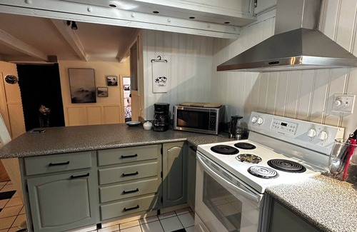 Sooke House | 2 Bed, 2 Bath (Fully Furnished, All Inclusive) (Sooke)