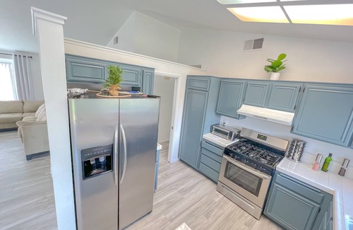 Palmdale House | 2 bed 2 bath home