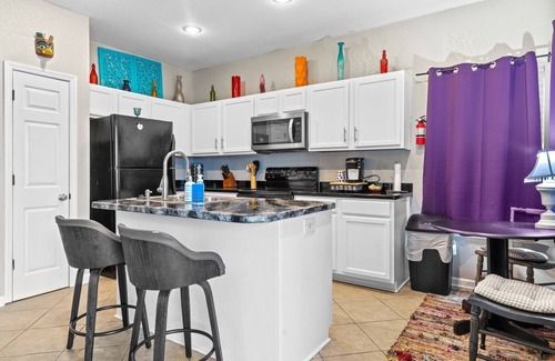 Mid America Condo | 2 bed/2 bath, lake condo, ground floor, with boat slip, within 5 min. of bypass
