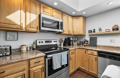 Spokane House | 2 Bed 2 Bath Riveside Retreat