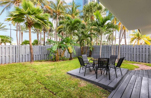Sunny Isles Beach Ski Chalet | 2 bed 2 bath Beach 1 min walk SEPT Book 3 Nights Pay 2