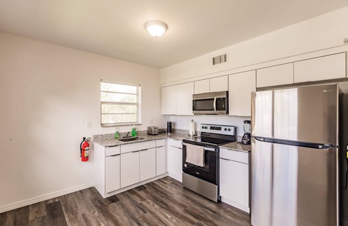 Sunny Isles Beach House | 2 bed 2 bath Beach 1 min walk SEPT Book 3 Nights Pay 2
