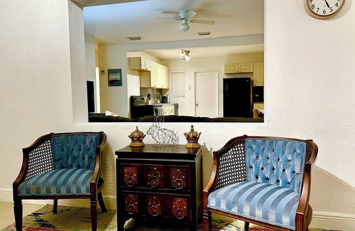 South Middle River House | 2 bed/2 baths house central Fort Lauderdale with dedicated office & Yoga room.