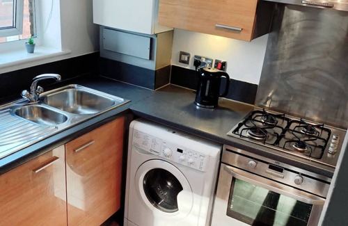 Chelmsford Apartment | 2 Bed Apartment & Free Parking