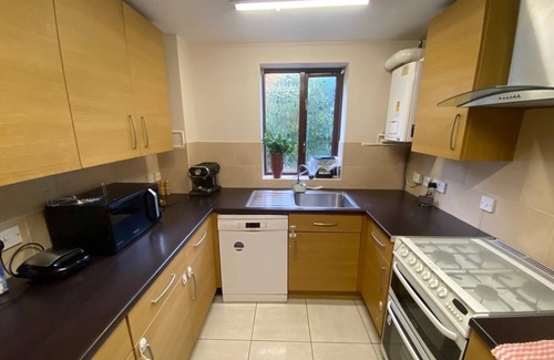 Fairfield Apartment | 2-bed apartment in East Croydon, perfect for families, groups, or bis travelers