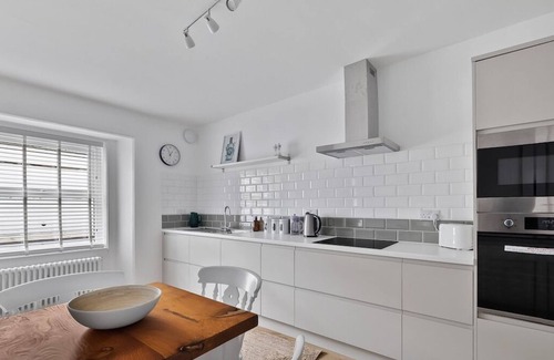 Barbican House | 2 Bed - Apartment No. 1 Windsor Villas