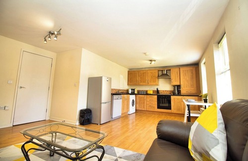 Doncaster Apartment | 2 Bed Apartment - Sleeps 4 - Parking - Wifi