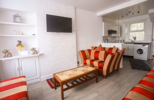 Lancaster House | 2-Bed Apartment, Sleeps 6, 8-min walk to Centre