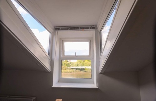 Lancaster House | 2-Bed Apartment, Sleeps 6, 8-min walk to Centre