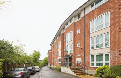 Hatfield Apartment | 2 Bed Apartment - Sleeps 5 - Wifi - Parking - Pets
