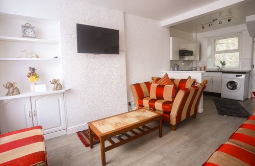 Lancaster House | 2-bed Apartment, Sleeps 6, 8-min Walk to Centre