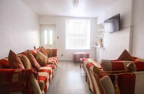 Lancaster House | 2-bed Apartment, Sleeps 6, 8-min Walk to Centre
