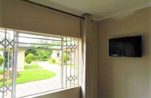 Harare Apartment | 2 Bed Apartment With En-suite Kitchenette - 2065