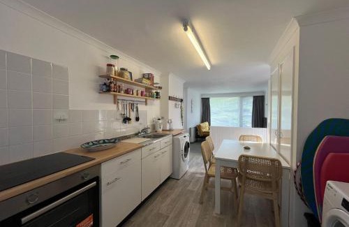 Mawgan Porth Apartment | 2 Bed Beach Apartment with Pool!