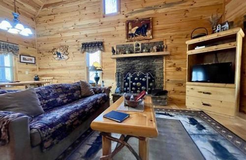 Helen House | 2 bed Cabin HOT TUB close to Helen #16