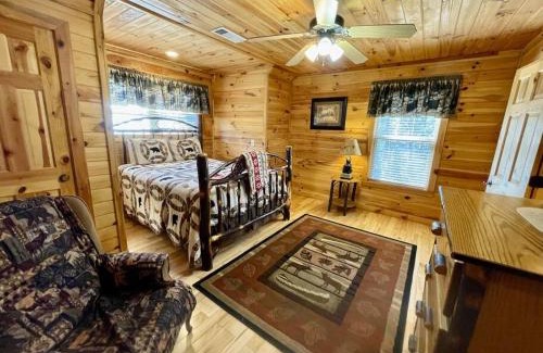 Helen House | 2 bed Cabin HOT TUB close to Helen #16