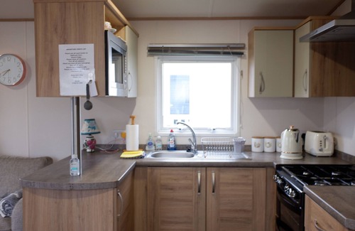 Colchester Cabin | 2 Bed Caravan - Sleeps 6 - Pets - Pool - Wifi