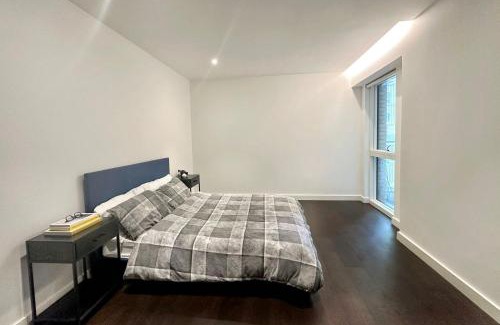 Nine Elms Apartment | 2 Bed Central Apartment Near Battersea by Mario - Free WiFi