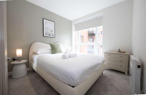 Cheetham Hill Apartment | 2 Bed Central Flat Free Parking By City SuperHost