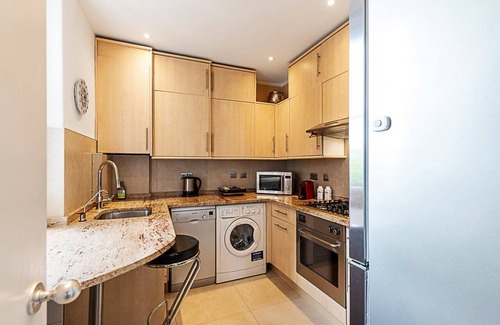 Battersea Apartment | 2-Bed Charm Near Battersea Park