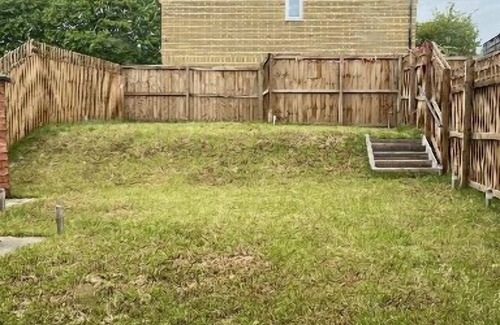 Chapeltown House | 2 bed close to leeds city new built free parking