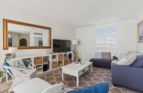 Glenelg Apartment | 2-Bed Coastal Escape Steps from the Sand
